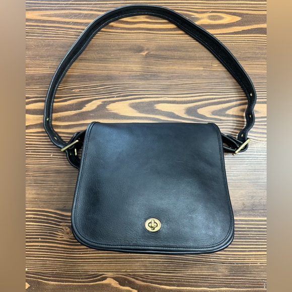 Coach Vintage Stewardess Black Leather Flap Shoulder Bag 9525 Rare Clean - Picture 2 of 11